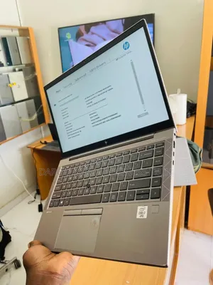 New HP ZBook Firefly 14 G7 16GB Intel Core i7 SSD 256GB