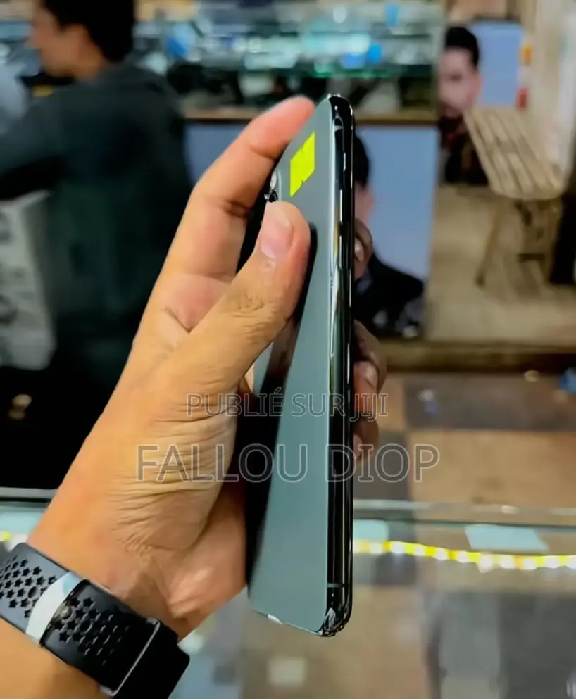 New Apple iPhone 11 Pro Max 64 GB Black