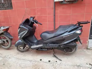 Suzuki Burgman 2020 Gris