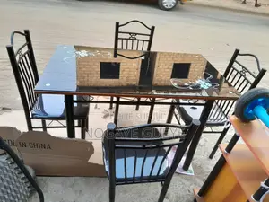 Photo - Table À Manger 4 Chaises