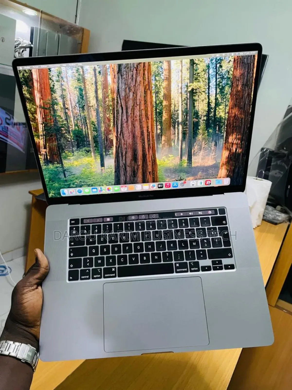 New Apple MacBook Pro 2019 16GB Intel Core I7 SSD 512GB