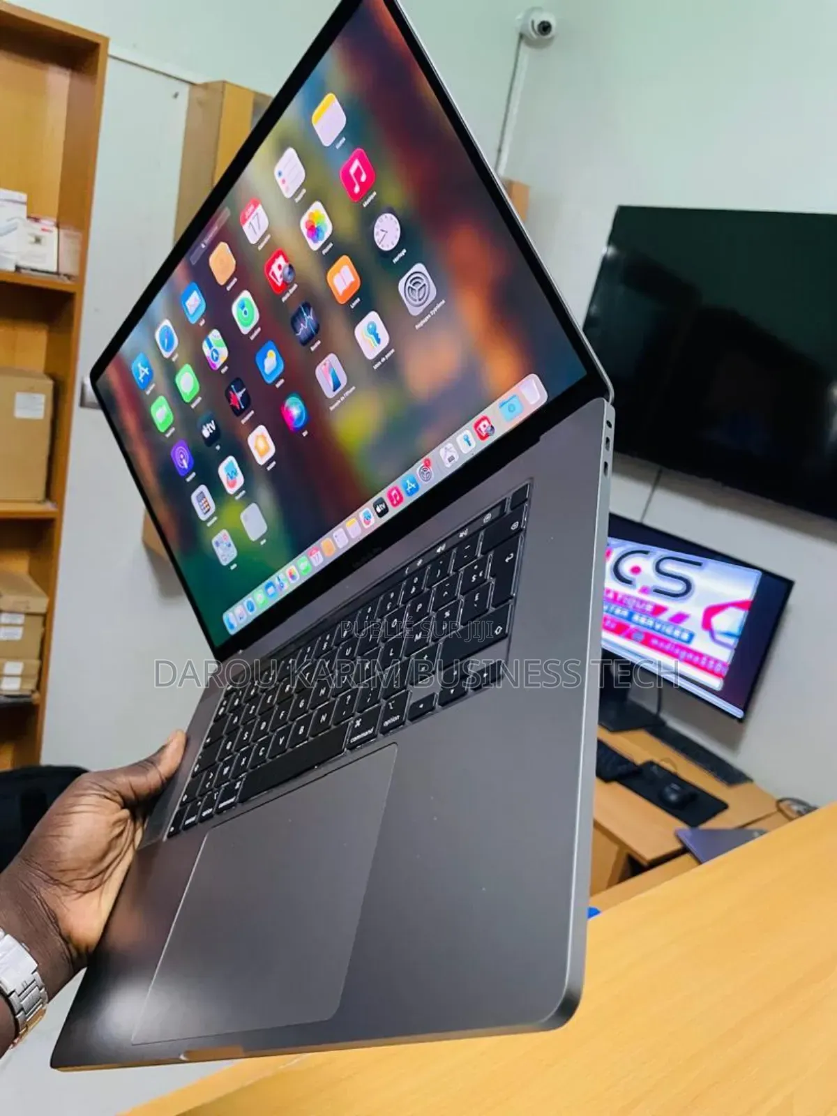 New Apple MacBook Pro 2019 16GB Intel Core I7 SSD 512GB