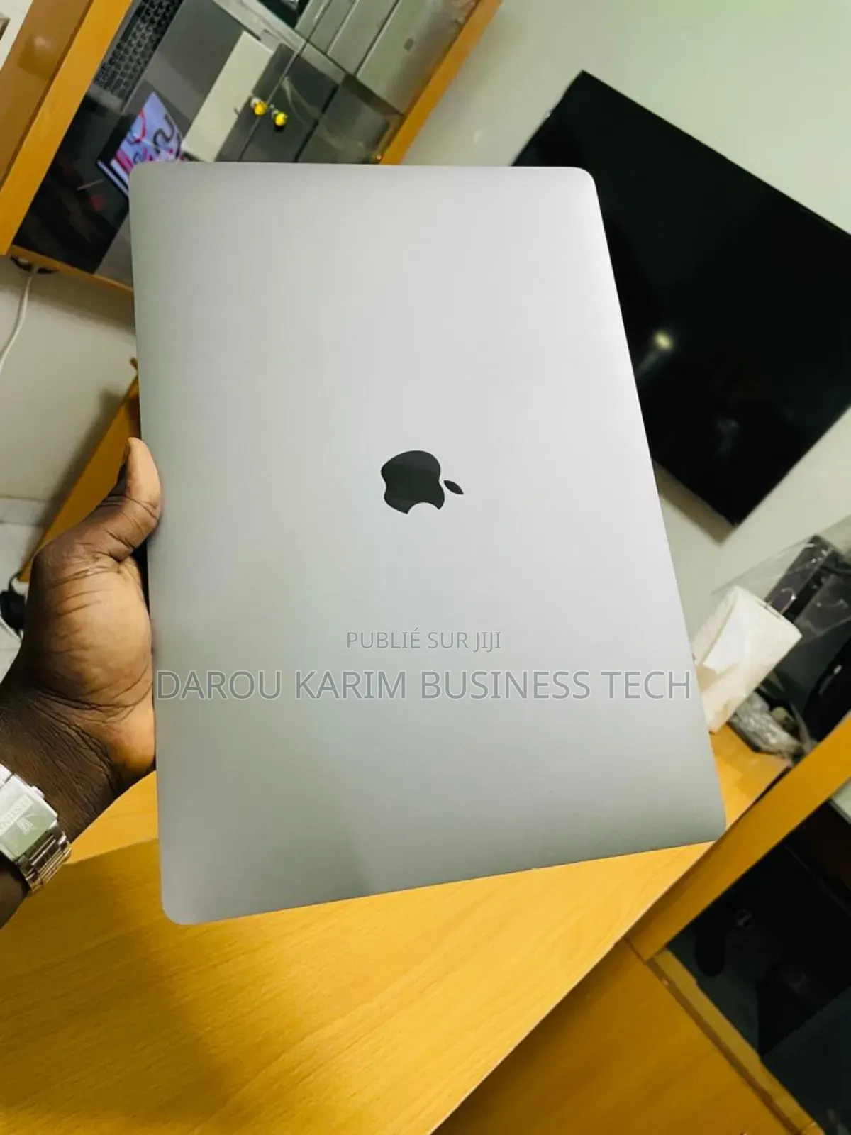 New Apple MacBook Pro 2019 16GB Intel Core I7 SSD 512GB