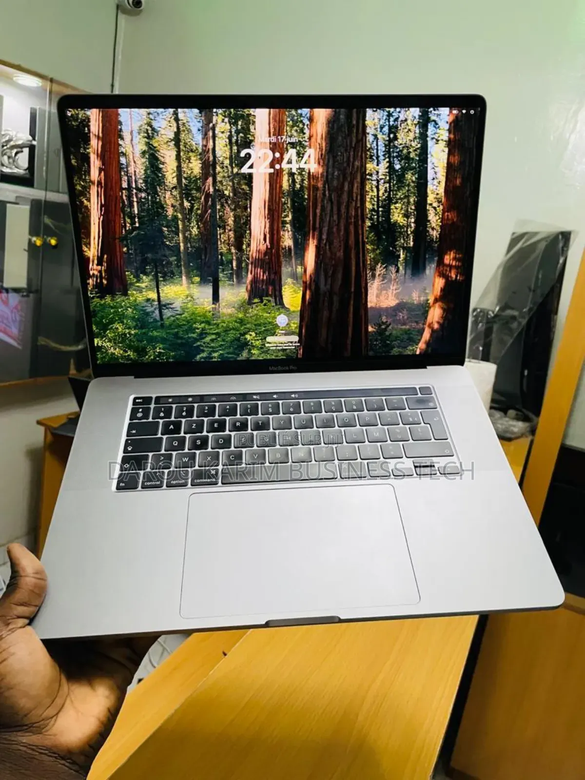 New Apple MacBook Pro 2019 16GB Intel Core I7 SSD 512GB
