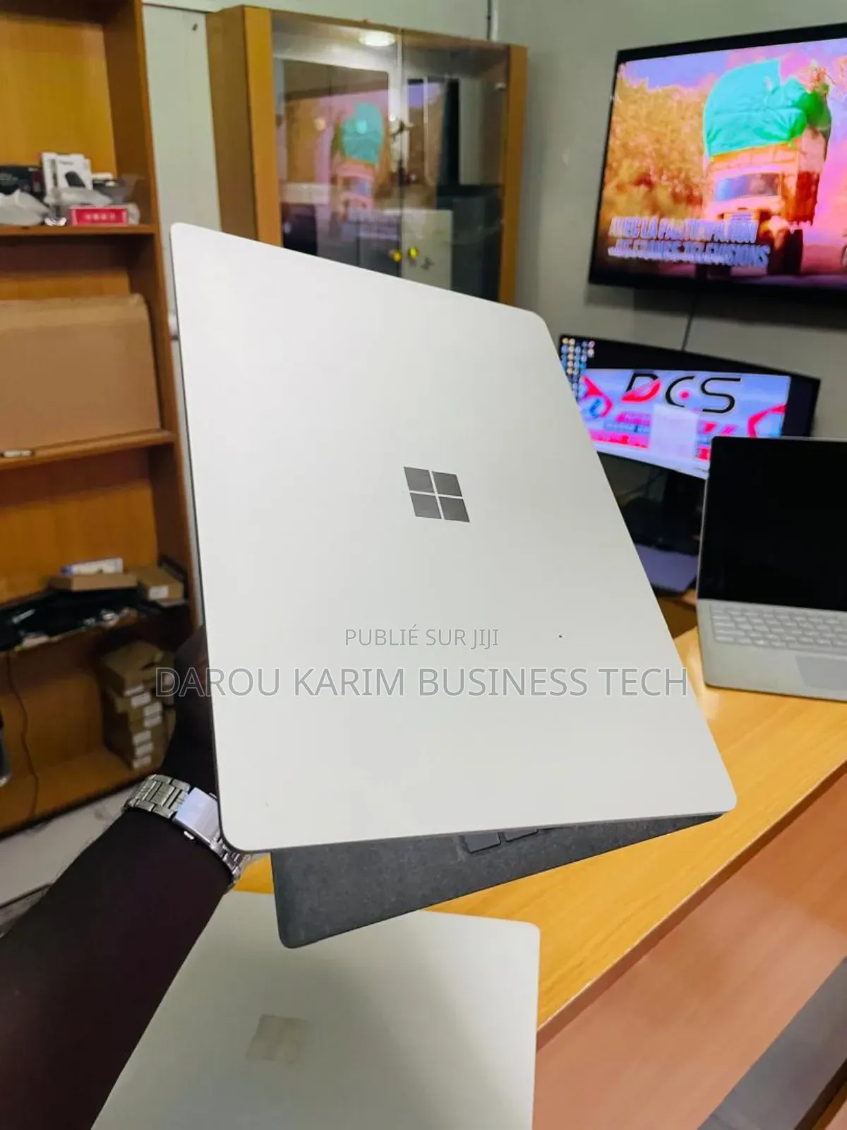 New Microsoft Surface Laptop 2 8GB Intel Core I7 SSD 256GB