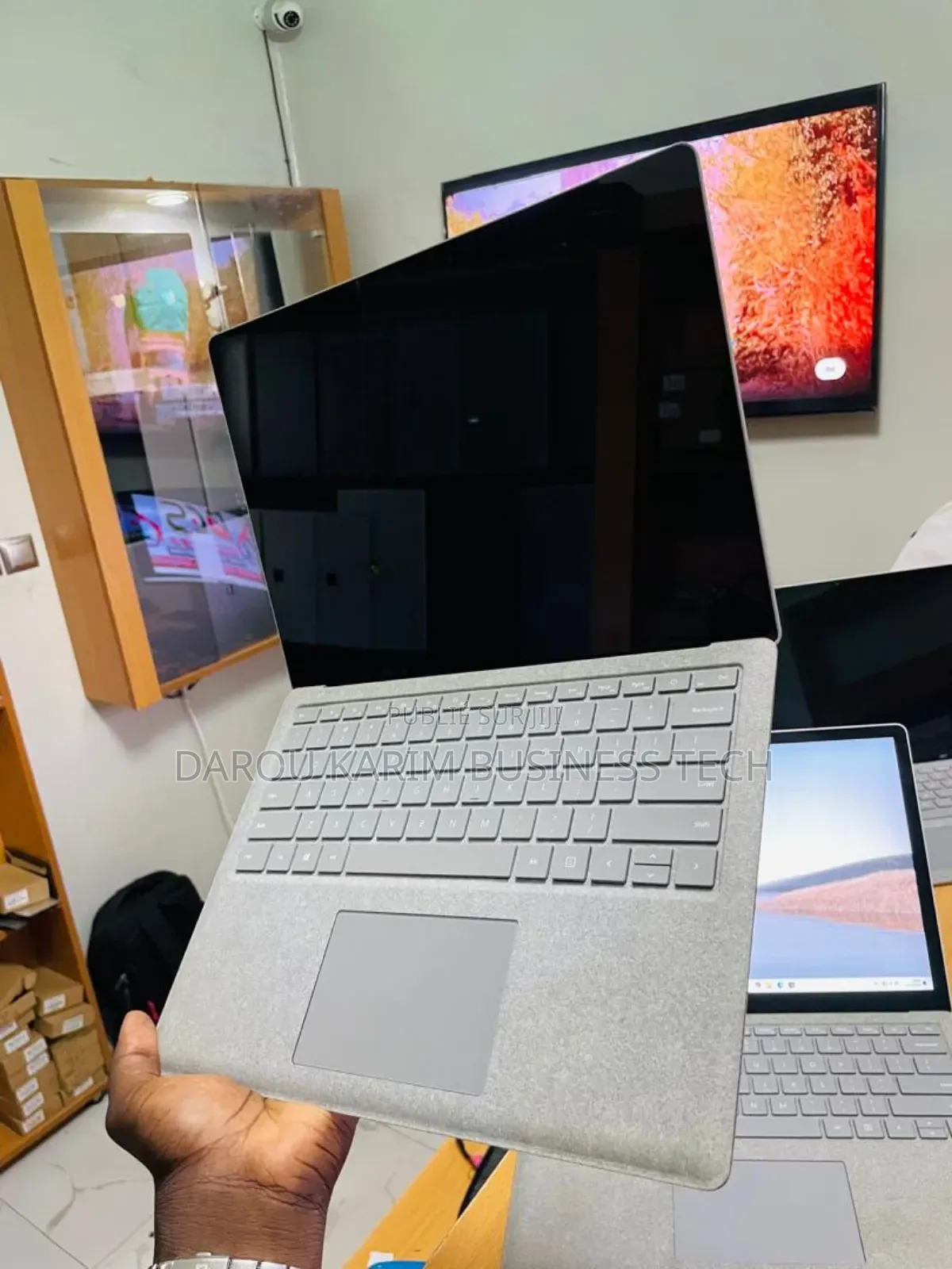 New Microsoft Surface Laptop 2 8GB Intel Core I7 SSD 256GB