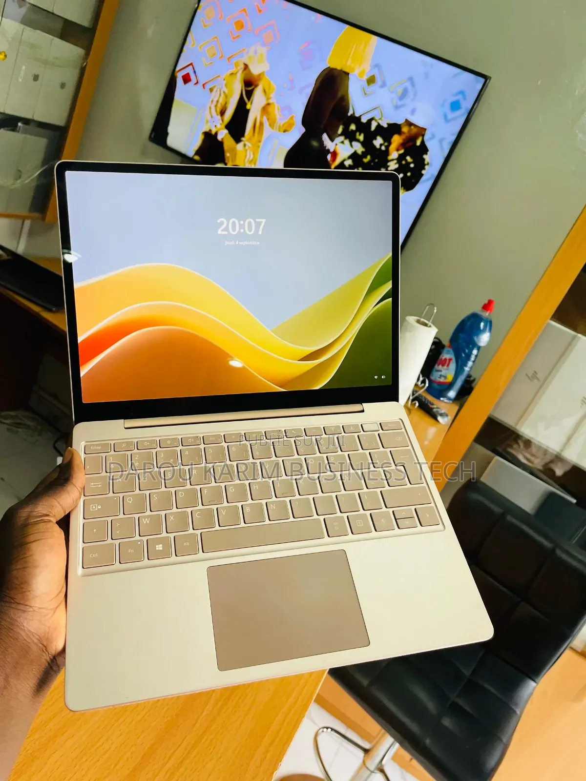 New Microsoft Surface Go 8GB Intel Core I5 SSD 128GB