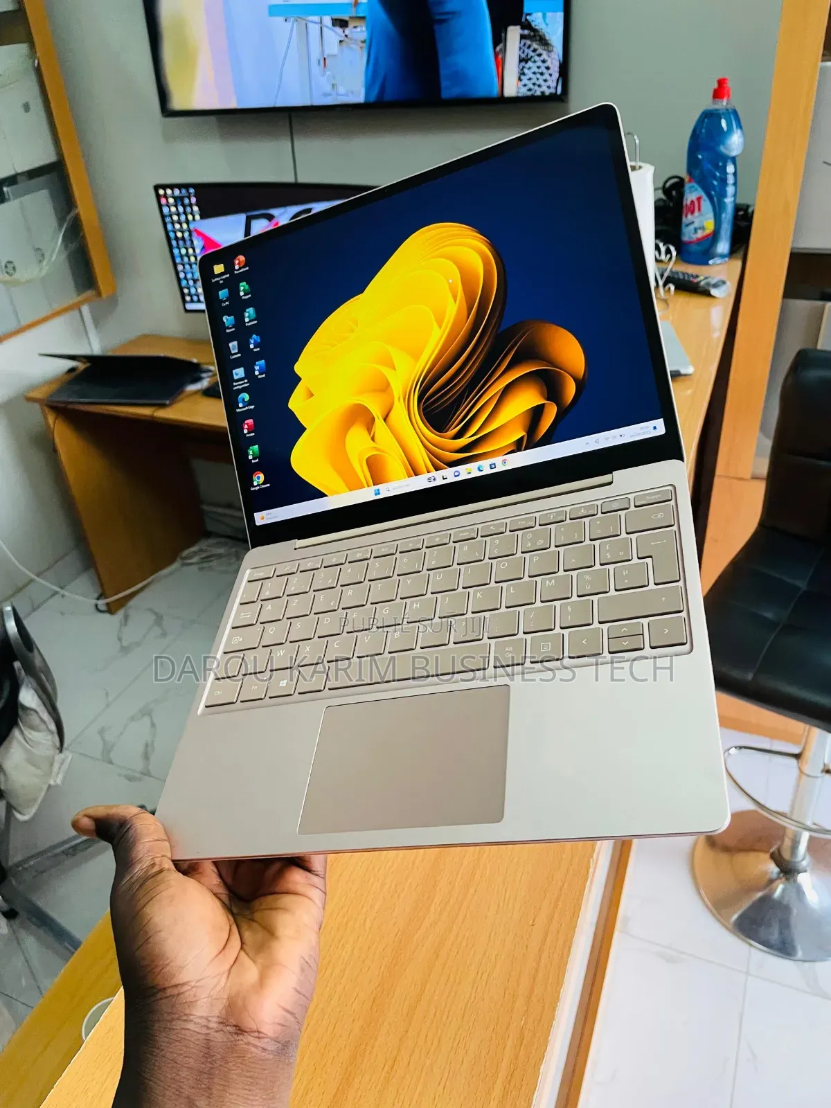 New Microsoft Surface Go 8GB Intel Core I5 SSD 128GB