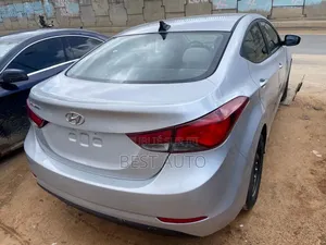Hyundai Elantra 2016 Gris
