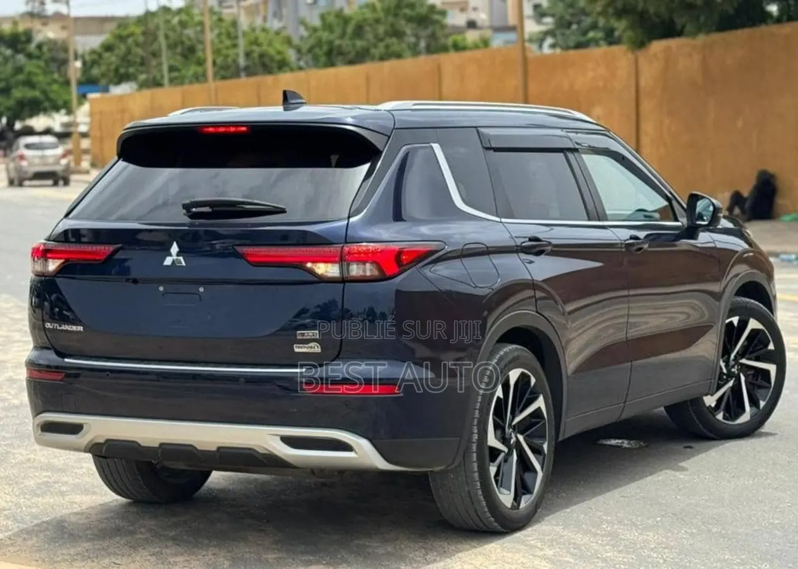 Mitsubishi Outlander 2022 Blue