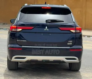 Mitsubishi Outlander 2022 Blue