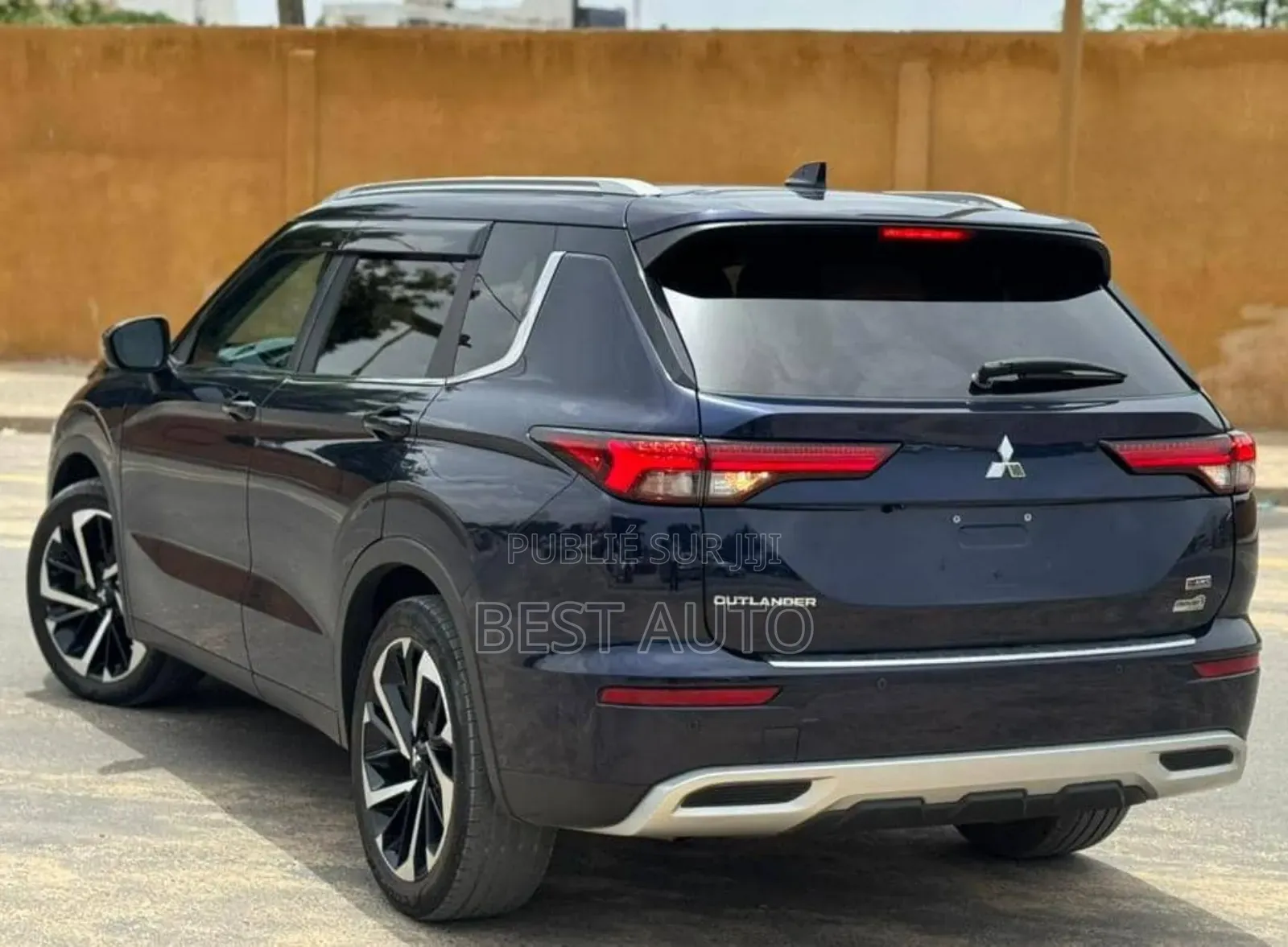 Mitsubishi Outlander 2022 Blue