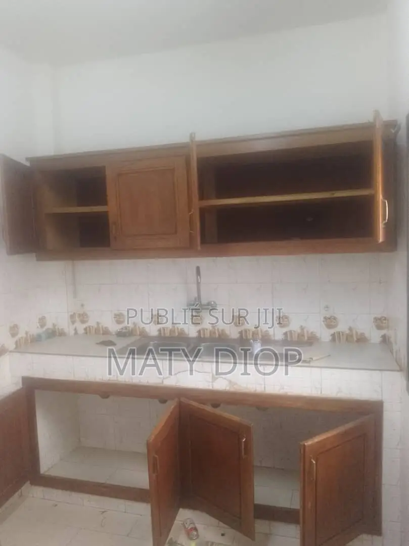 3chbre Appartement dans Appartement 3, Ouakam à Louer