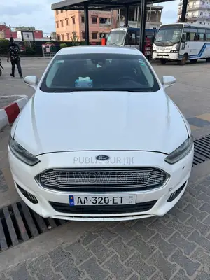 Photo - Ford Fusion SE 4dr Sedan AWD w/EcoBoost (2.0L 4cyl Turbo 6M) 2015 Blanc