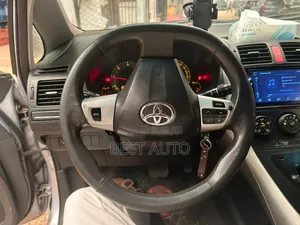 Toyota Auris 2014 Gris