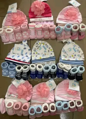 Lot De Bonnets Et Chaussettes