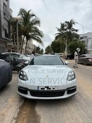 Photo - Porsche Panamera 2018 Blanc