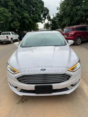 Photo - Ford Fusion Titanium AWD 2018 Blanc