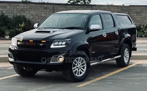 Toyota Hilux 2016 Black
