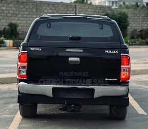 Toyota Hilux 2016 Black