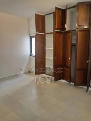5chbre Maison dans Cisco Immo, Almadies à Louer