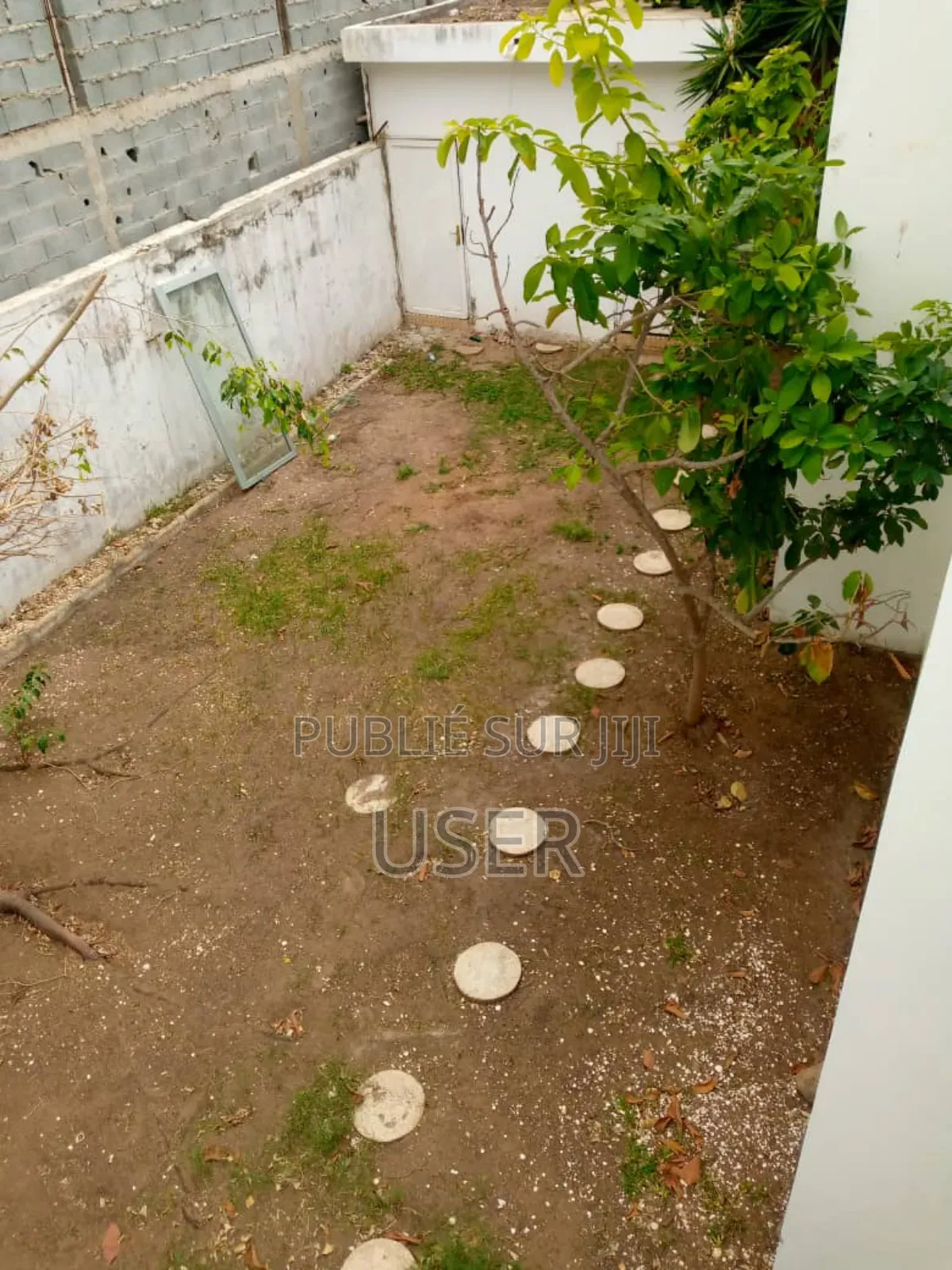 5chbre Maison dans Cisco Immo, Almadies à Louer