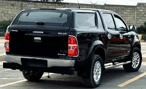 Toyota Hilux 2016 Black