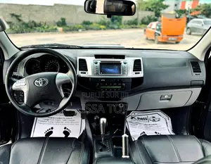 Toyota Hilux 2016 Black