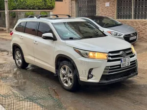 Photo - Toyota Highlander 2018 Blanc