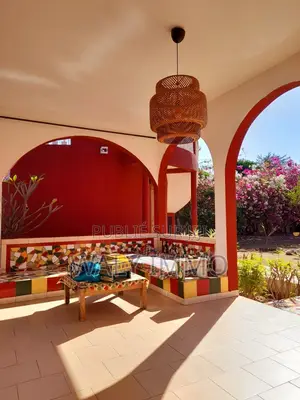 Terrain Avec Cases À Vendre À Warang Sénégal