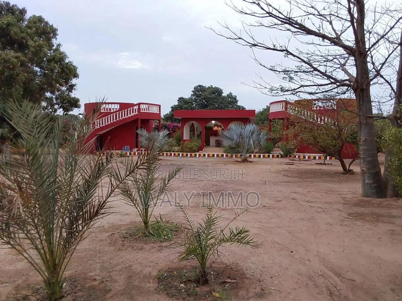 Terrain Avec Cases À Vendre À Warang Sénégal