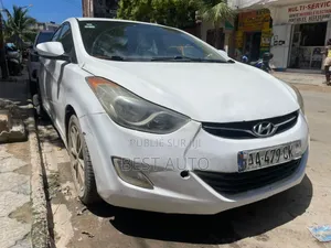 Photo - Hyundai Elantra 2013 Blanc