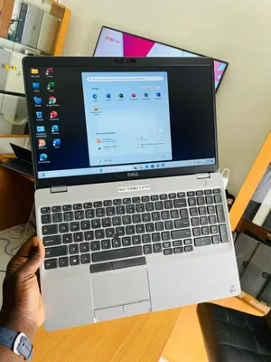 Photo - New Ordinateur Portable Dell Latitude 5510 16GB Intel Core I7 SSD 512GB