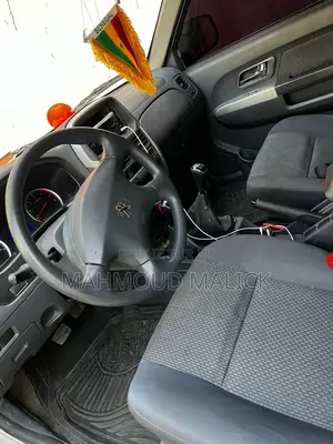 Car 2023 Blanc cassé