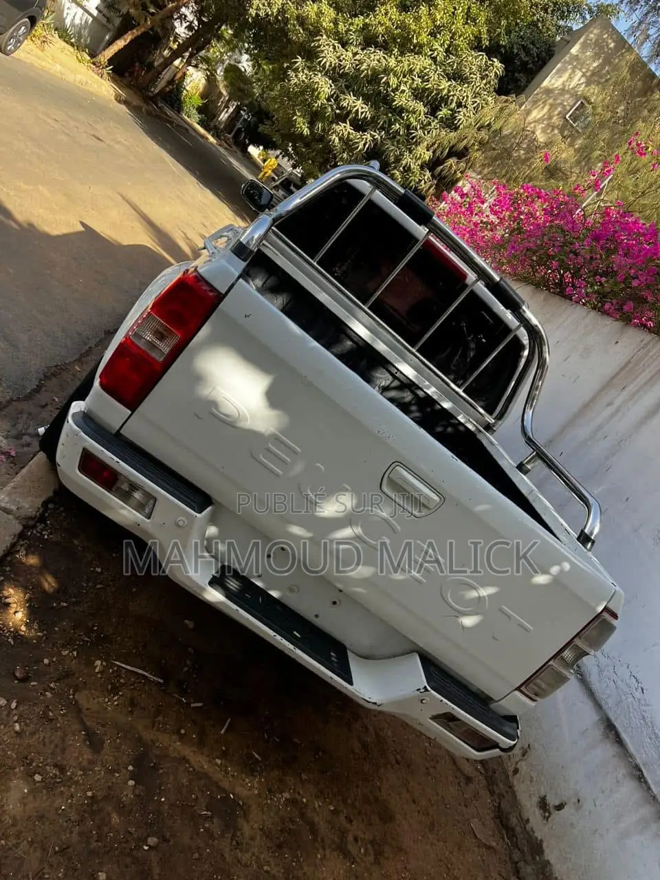 Car 2023 Blanc cassé