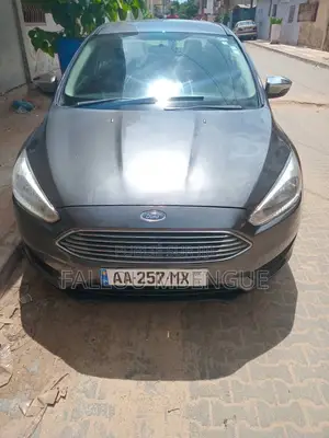 Photo - Ford Focus 2018 Gris