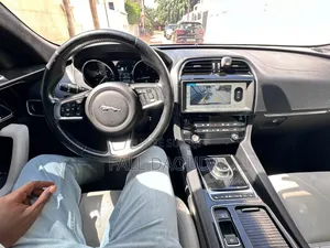 Jaguar F-Pace 2019 Rouge