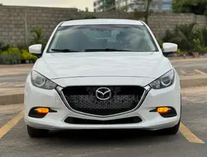 Photo - Mazda 3 2018 Blanc