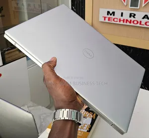 New Dell Inspiron 16 5620 16GB Intel Core I7 SSD 512GB