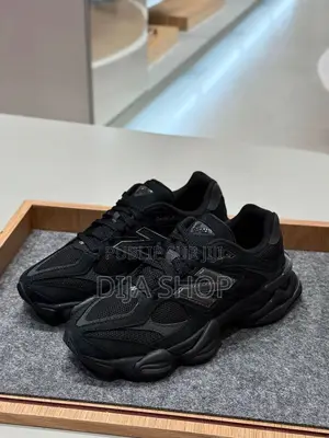 Photo - *New Balance 9060 * *Pointures Disponibles