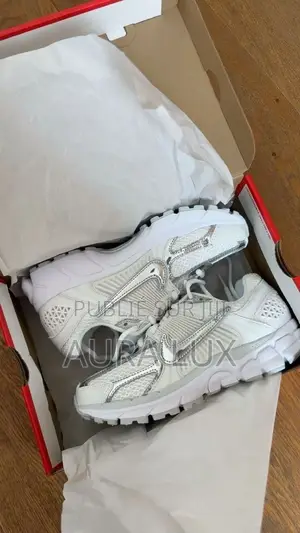 Disponible Nike Zoom Vomero 5 Pink Pointure 40 À 45
