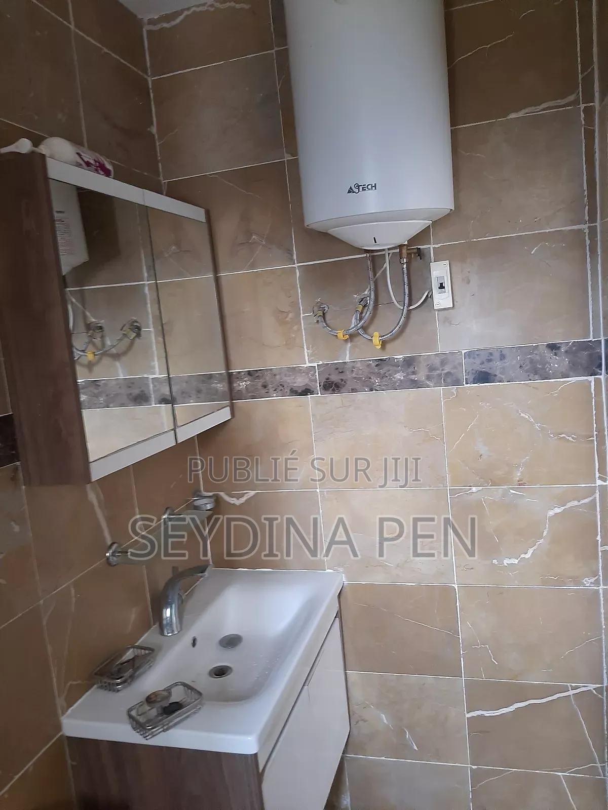 1chbre Studio dans Green Building, Almadies à Louer