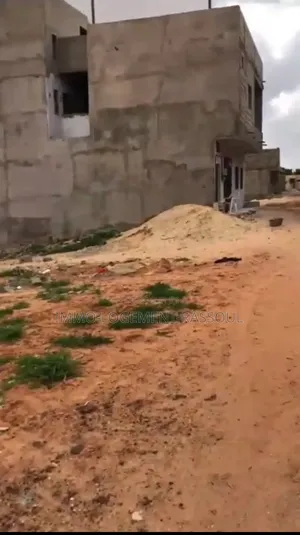 Excellent Terrain Angle De 161m2 À Vendre Sis À Tivaoune Peulh