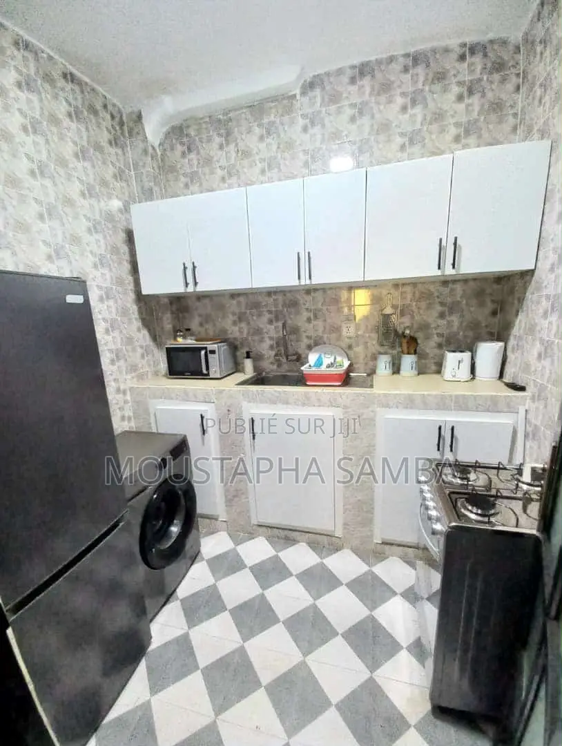 Furnished 2chbre Appartement dans Sambaimmo, Almadies à Louer