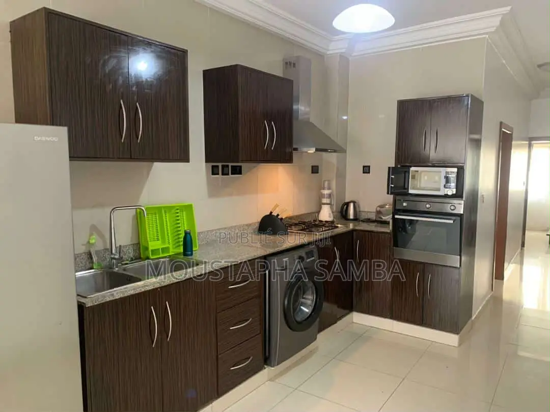 Furnished 2chbre Appartement dans Sambaimmo, Almadies à Louer