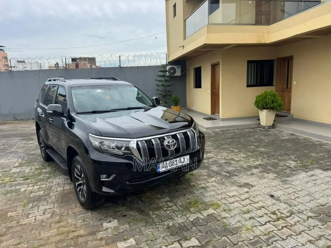 Toyota Land Cruiser Prado 2016 Black