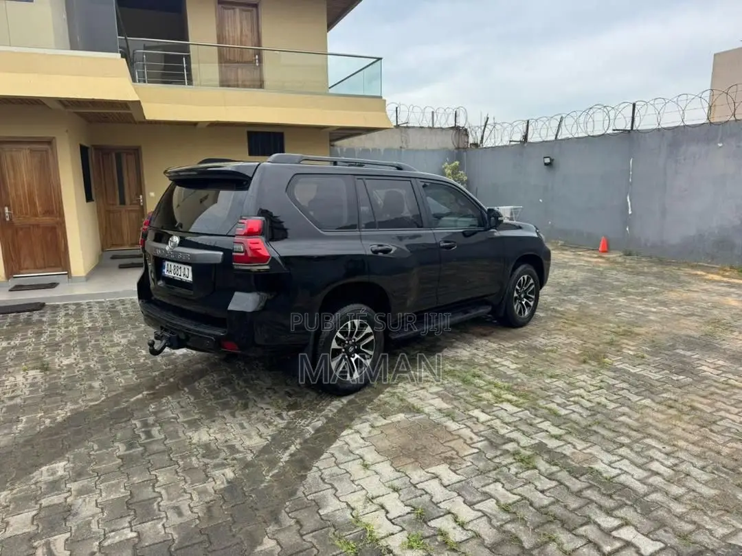 Toyota Land Cruiser Prado 2016 Black