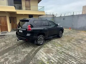 Toyota Land Cruiser Prado 2016 Black