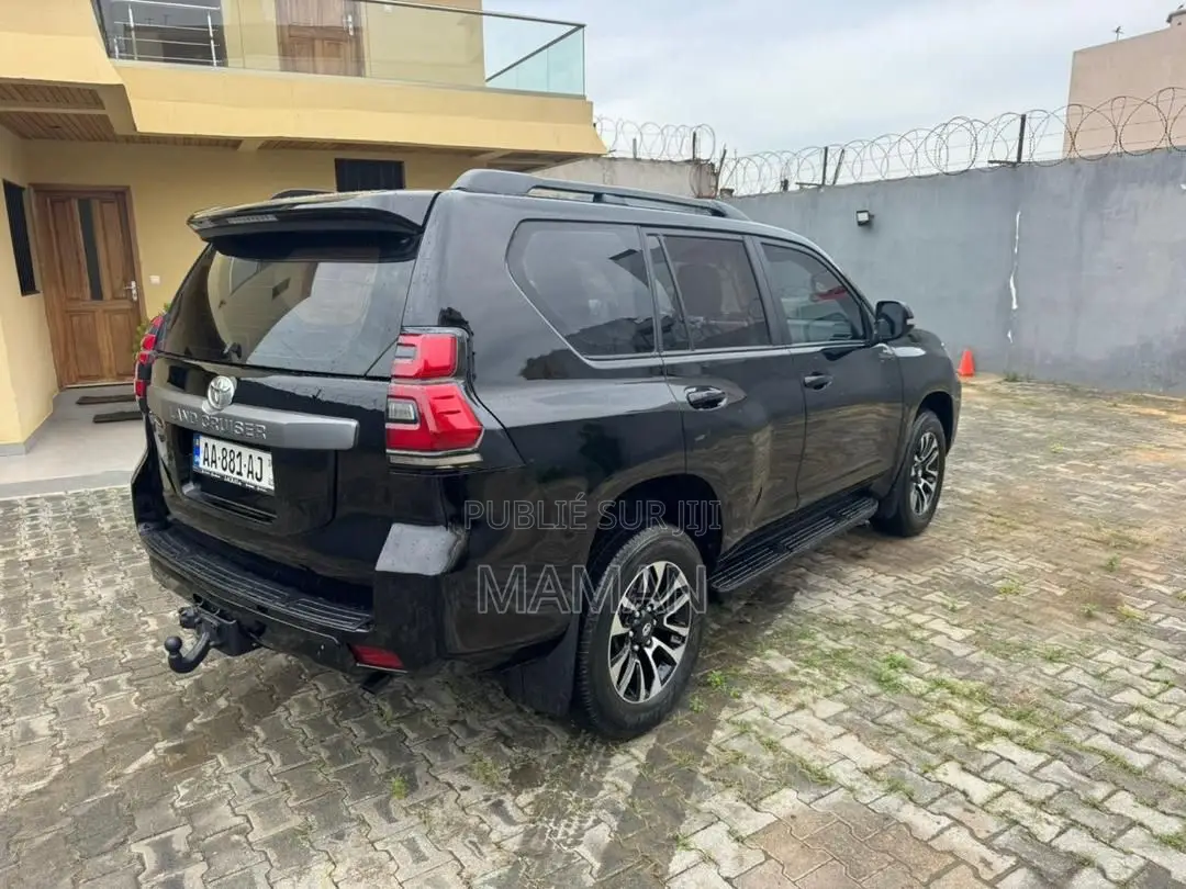 Toyota Land Cruiser Prado 2016 Black