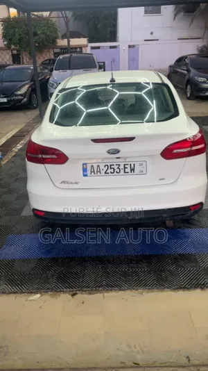 Ford Focus S dr Sedan (2.0L 4cyl 5M) 2017 Blanc